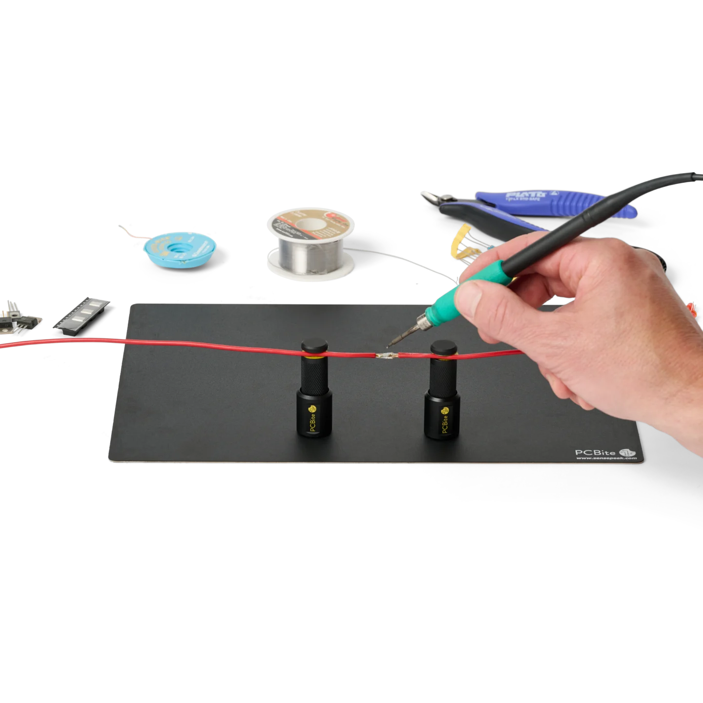SQ200 200 MHz, Hand soldering wire held by two magnetic spring-loaded PCB holders (PCBITE-6016)