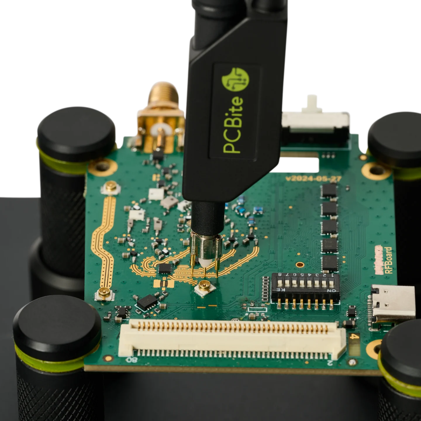 Handsfree SQG15 1.5 GHz probe measuring high-speed signal on PCB with stable spring-loaded contact (PCBITE-7009)