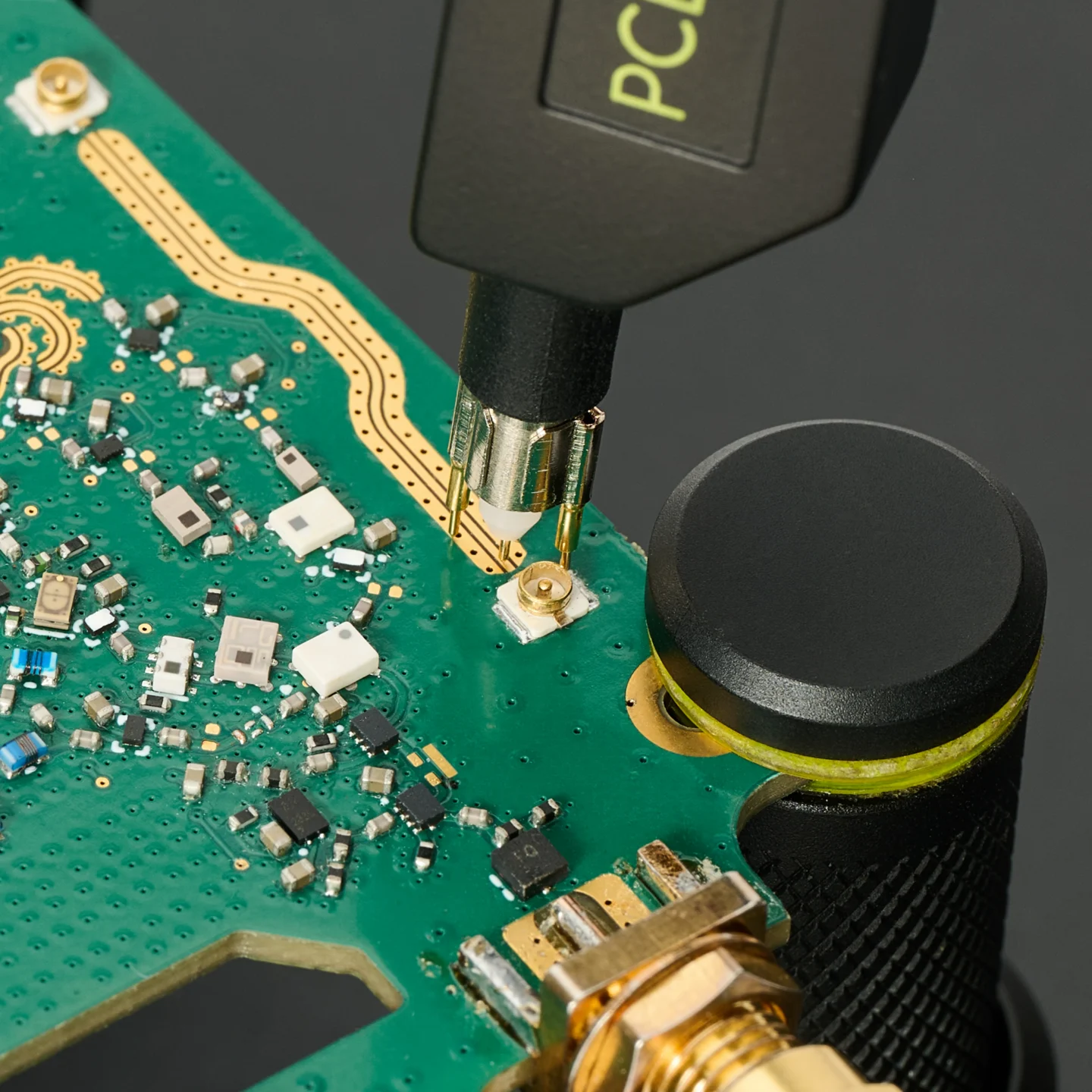 Reliable handsfree SQG30 3.0 GHz probe connection on PCB enabling extended measurement sessions (PCBITE-7011)