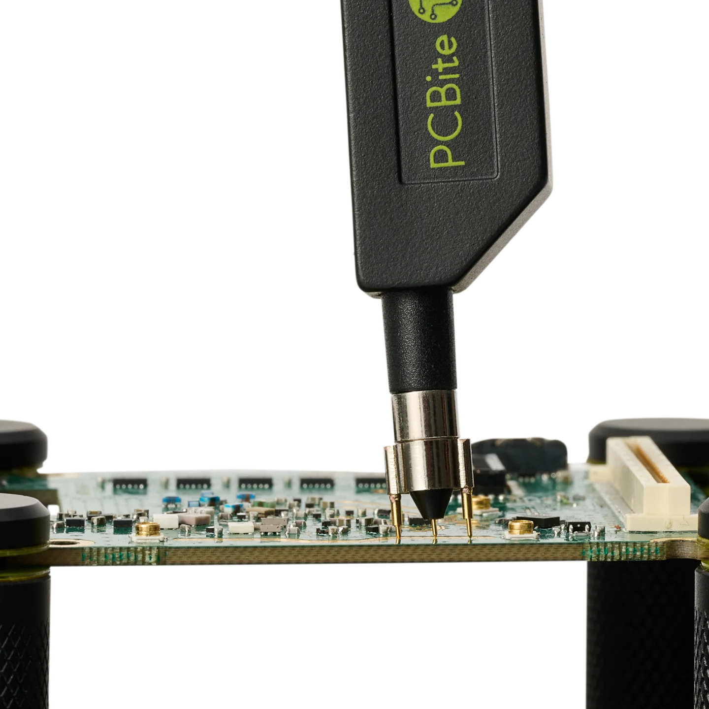Handsfree SQG60 6.0 GHz probe measuring high-speed signal on PCB with dual ground option (PCBITE-7012)