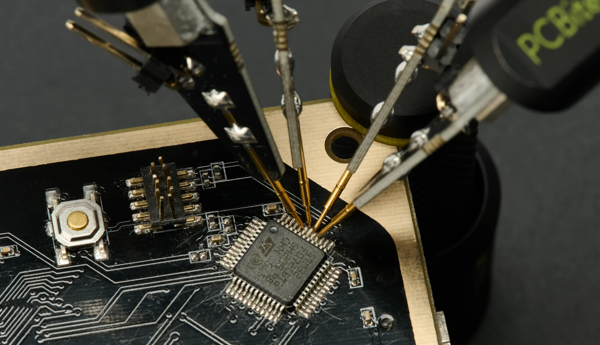 Closeup of four IC signals tested simultaneously completely handsfree using SP10 probes