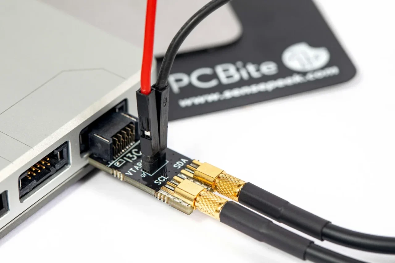 Binho Supernova I3C port with the adapter board, two SQB1 probe cables on SCL and SDA and red and black power cables on VTARGET and GND